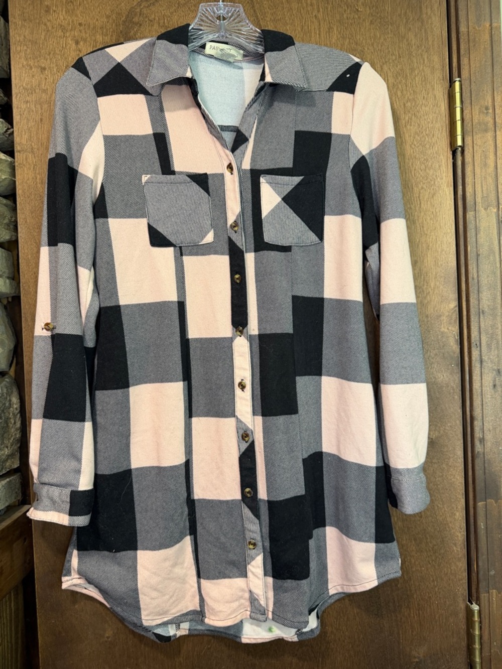 Passport Oversized Plaid Button-Front Shirt in Pink, Black & Gray Size 12